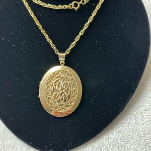 Gold Tone 2 Photo Locket Pendant Necklace